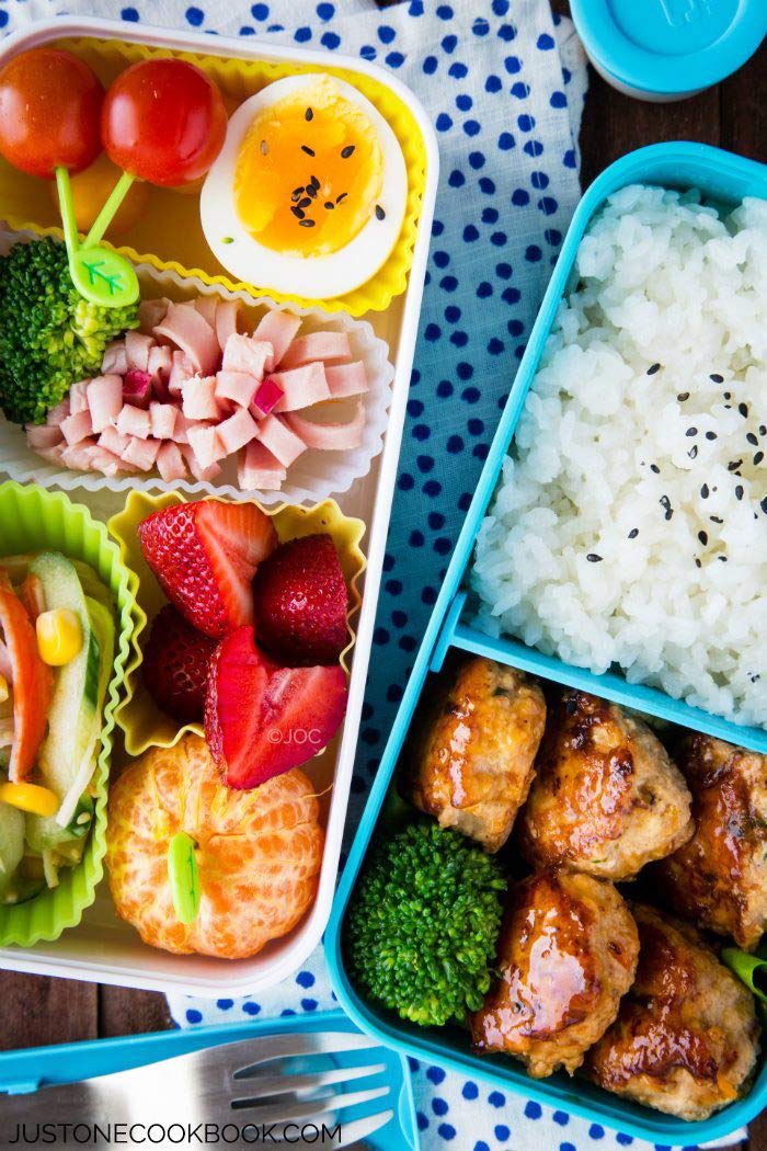 IELEK Silicone Baking Cups Muffin Cupcakes Liners Molds Sets in Storage Container Silicone Lunch Box Dividers Bento Box Accessories -36 Pack - Image 3